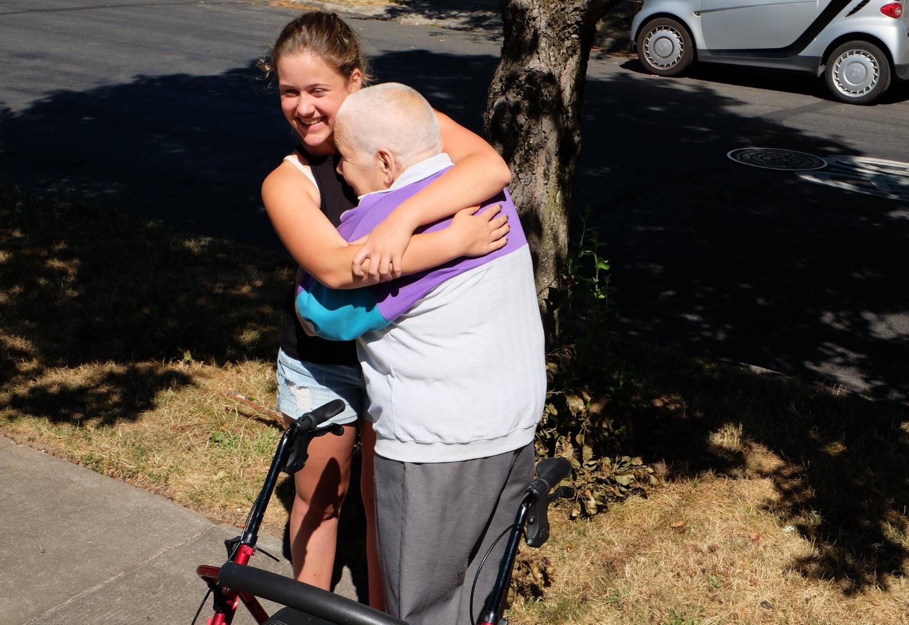 Freiwillige mit Core Member in Arche Portland