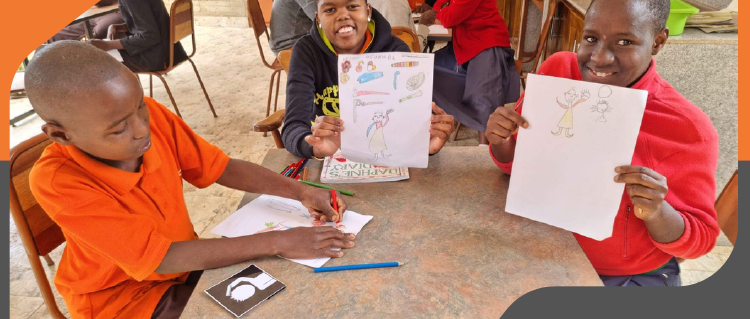 Jugendliche bim Malen