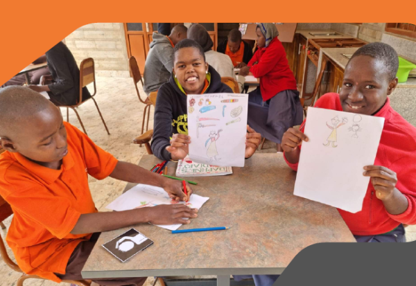 Jugendliche beim Malen