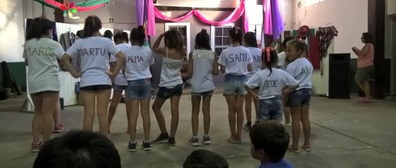 Tanzende Jugendliche