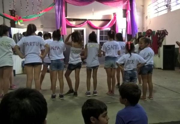 Tanzende Jugendliche