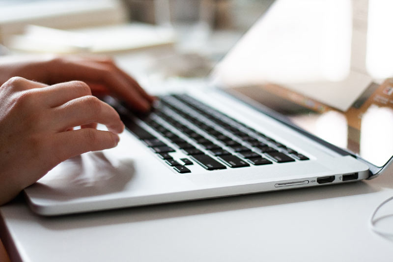Jetzt bewerben (c) michael-dolejs@unsplash.com Jetzt bewerben